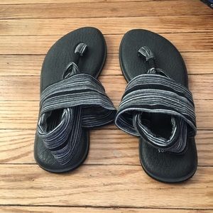 Women’s black/white striped yoga sling sandals